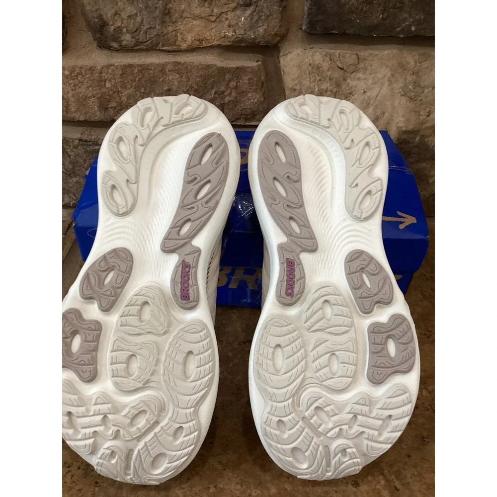 Brooks Adrenaline GTS 25 Womens Size 7.5 Coconut Argyle Running Shoes New